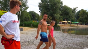 Hallgass a vízimentőre! Hallgass a vízimentőre!